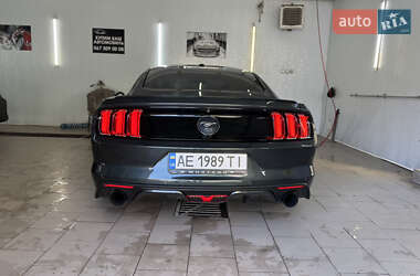 Купе Ford Mustang 2015 в 