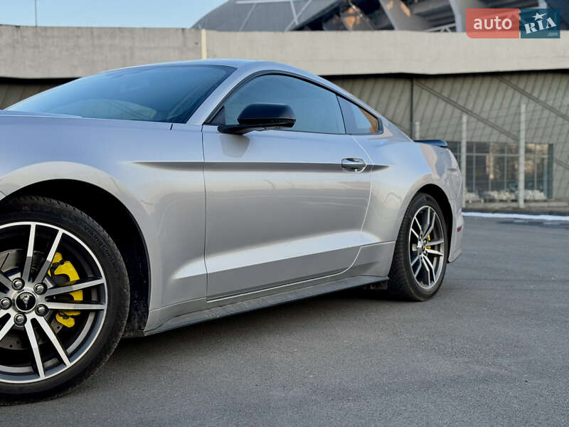 Купе Ford Mustang 2016 в Львове