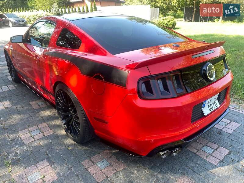 Купе Ford Mustang 2012 в Киеве