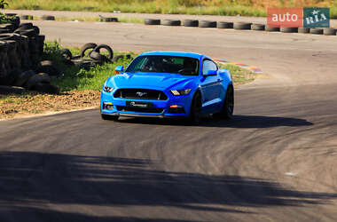 Купе Ford Mustang 2017 в 