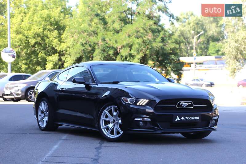 Купе Ford Mustang 2015 в 