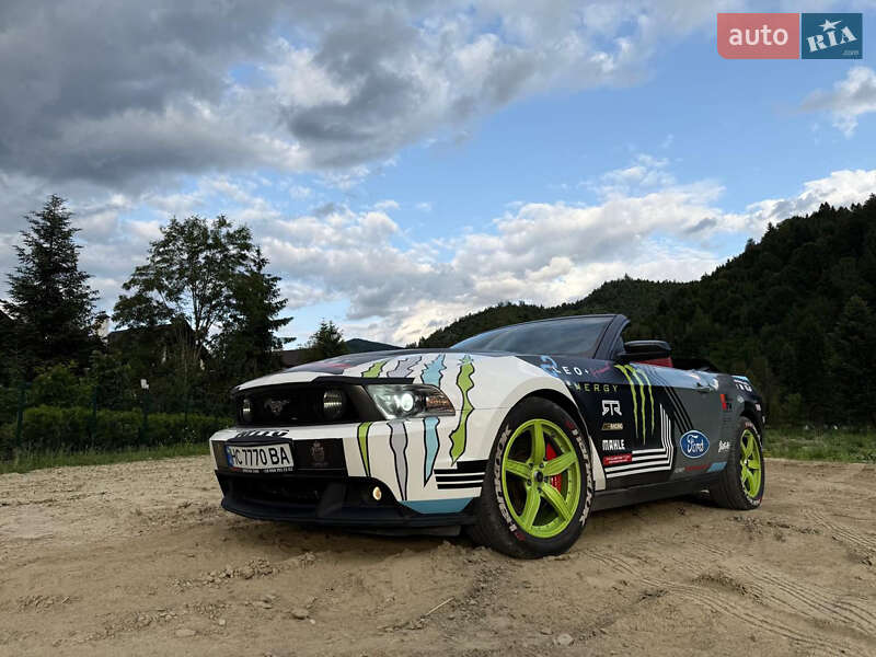 Кабріолет Ford Mustang 2010 в Києві