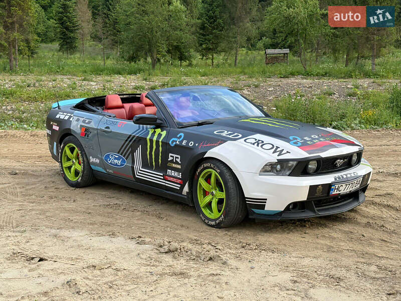 Кабріолет Ford Mustang 2010 в Києві