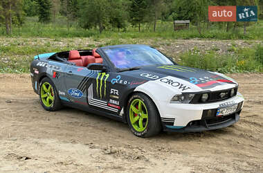 Кабриолет Ford Mustang 2010 в 