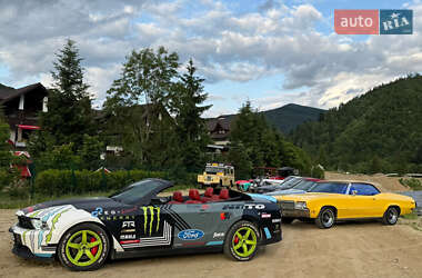 Кабриолет Ford Mustang 2010 в 