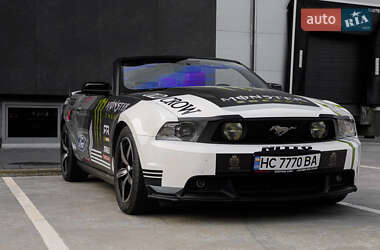 Кабриолет Ford Mustang 2010 в Киеве