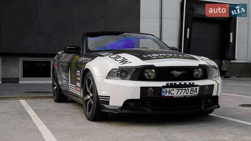 Кабриолет Ford Mustang 2010 в 