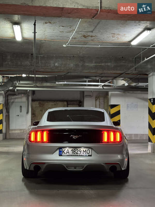Купе Ford Mustang 2015 в Києві