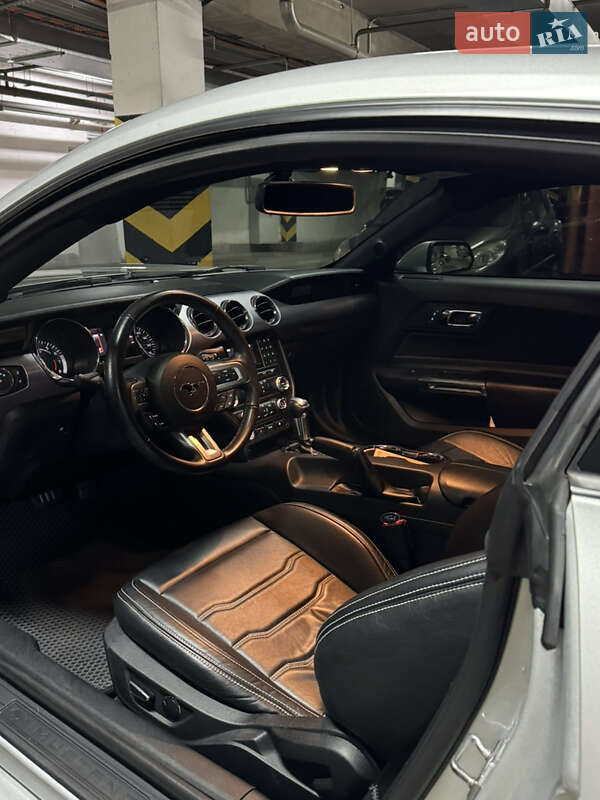 Купе Ford Mustang 2015 в Києві