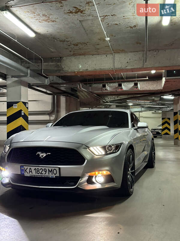 Купе Ford Mustang 2015 в Києві