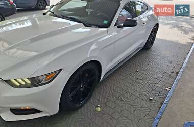 Купе Ford Mustang 2015 в 