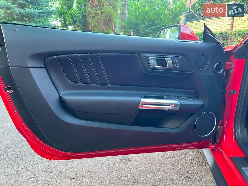 Кабриолет Ford Mustang 2019 в Киеве