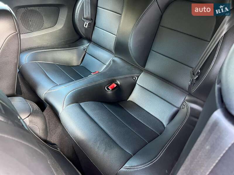 Кабриолет Ford Mustang 2019 в Киеве