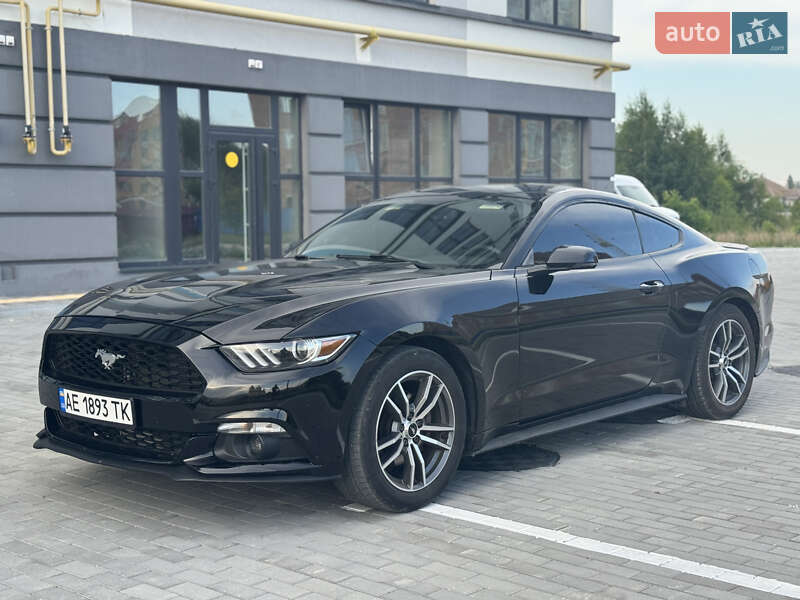Купе Ford Mustang 2015 в 