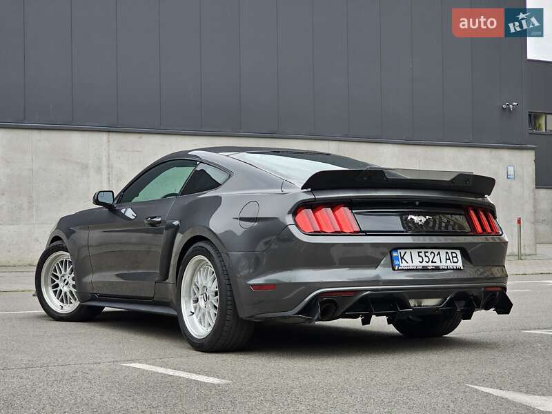 Купе Ford Mustang 2016 в Киеве