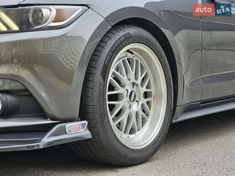 Купе Ford Mustang 2016 в Киеве