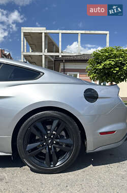 Купе Ford Mustang 2021 в 