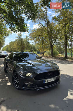 Купе Ford Mustang 2015 в 