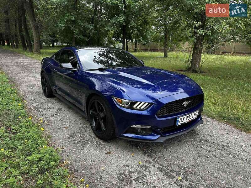 Купе Ford Mustang 2015 в 
