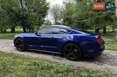 Купе Ford Mustang 2015 в 
