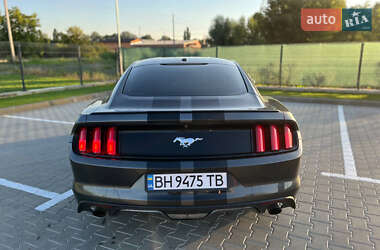 Купе Ford Mustang 2015 в 