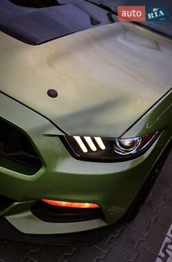 Купе Ford Mustang 2015 в 
