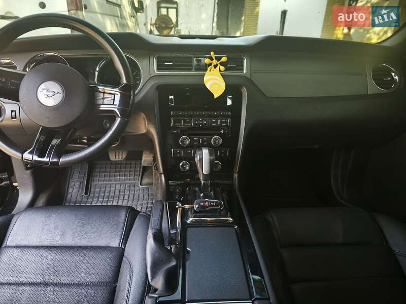 Кабриолет Ford Mustang 2014 в Запорожье