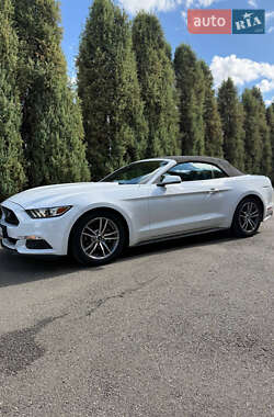 Кабриолет Ford Mustang 2016 в 