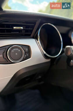 Кабриолет Ford Mustang 2016 в 