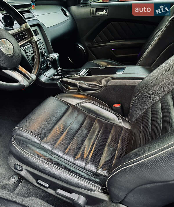 Купе Ford Mustang 2011 в Львове