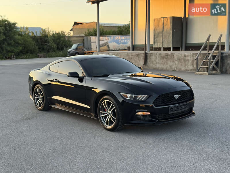 Купе Ford Mustang 2015 в 