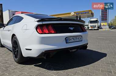 Купе Ford Mustang 2015 в 
