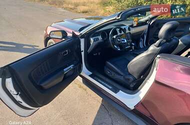 Кабриолет Ford Mustang 2016 в 