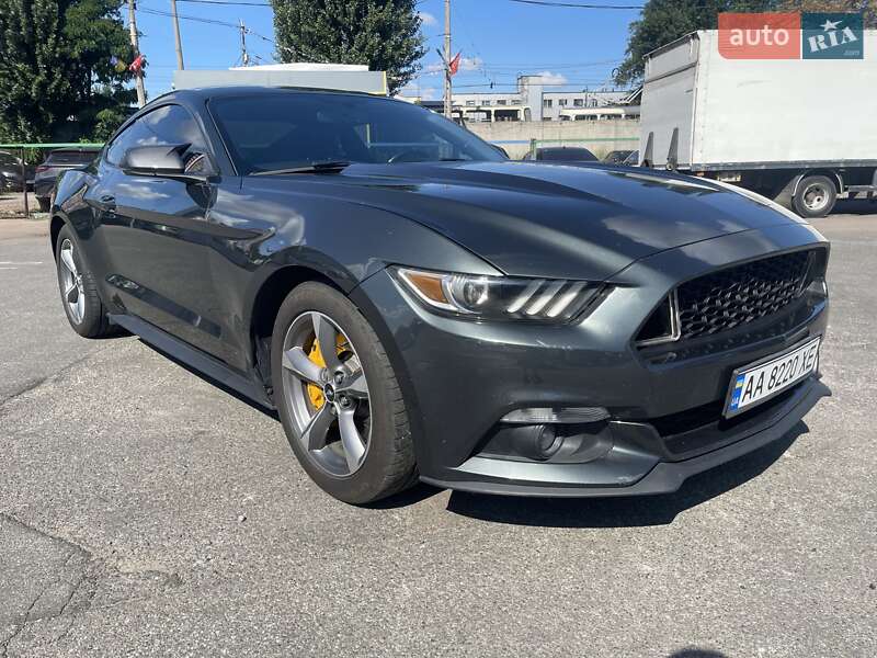Купе Ford Mustang 2015 в 