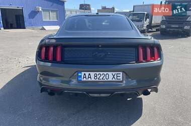 Купе Ford Mustang 2015 в 