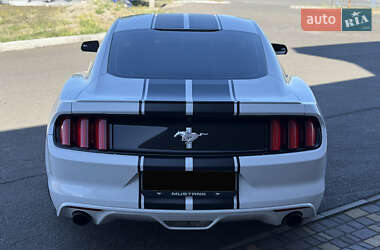 Купе Ford Mustang 2015 в 