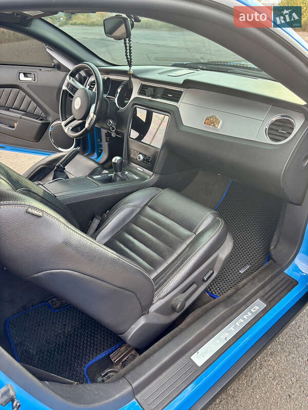 Купе Ford Mustang 2011 в Вознесенске