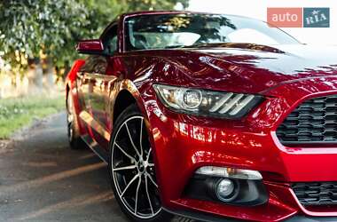 Купе Ford Mustang 2015 в 
