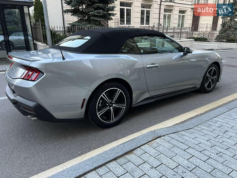 Кабриолет Ford Mustang 2024 в Киеве
