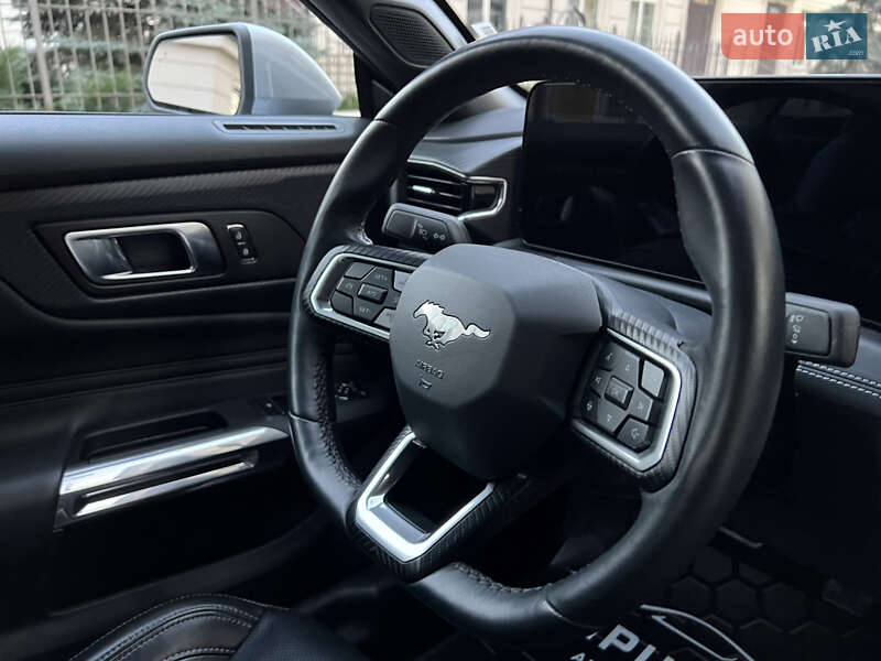 Кабриолет Ford Mustang 2024 в Киеве