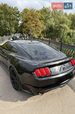 Купе Ford Mustang 2015 в 