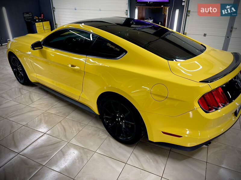 Купе Ford Mustang 2015 в Снятине