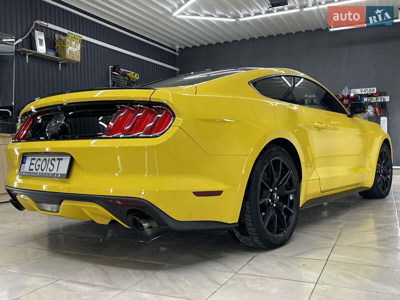 Купе Ford Mustang 2015 в Снятине