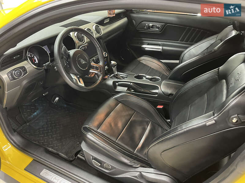 Купе Ford Mustang 2015 в Снятине