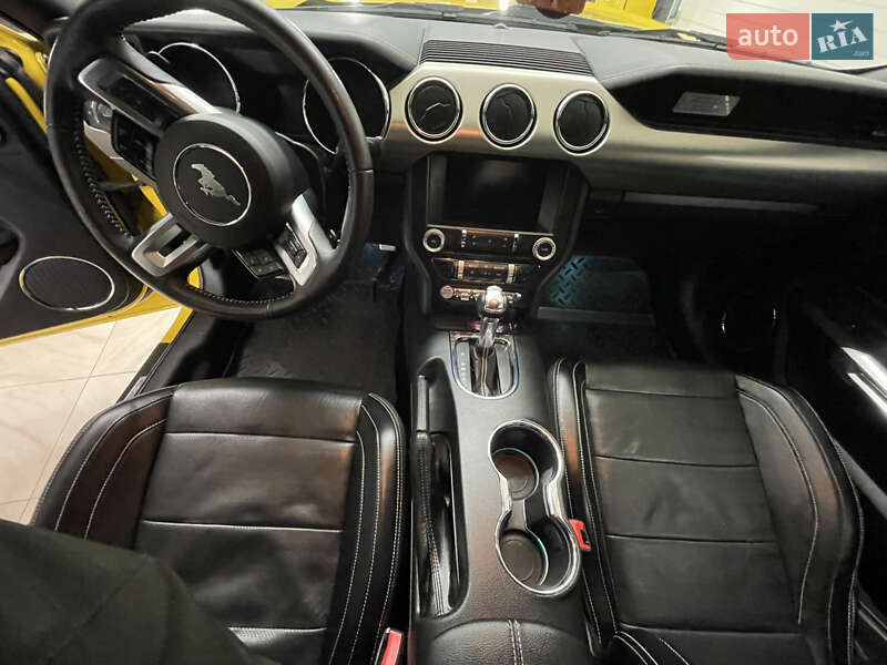 Купе Ford Mustang 2015 в Снятине