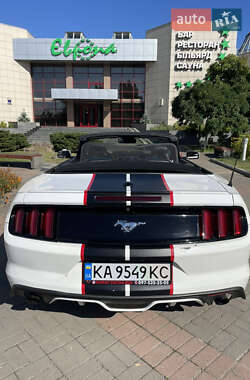 Кабриолет Ford Mustang 2015 в 