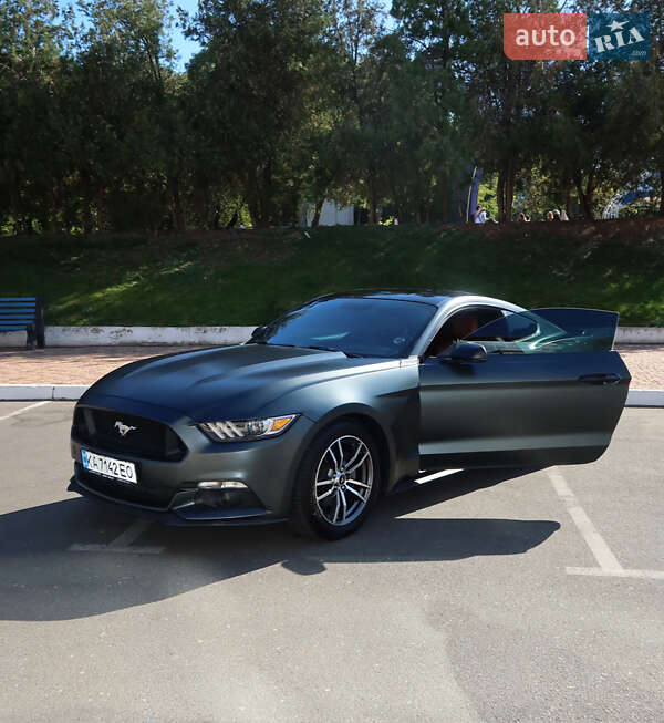 Купе Ford Mustang 2015 в 