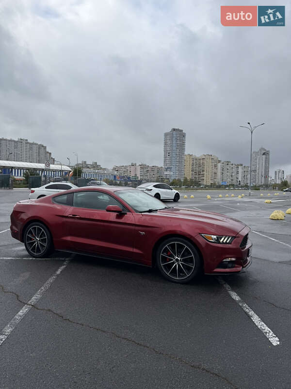 Купе Ford Mustang 2015 в Киеве