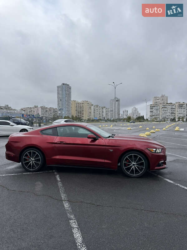 Купе Ford Mustang 2015 в Киеве