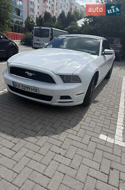 Кабриолет Ford Mustang 2014 в 
